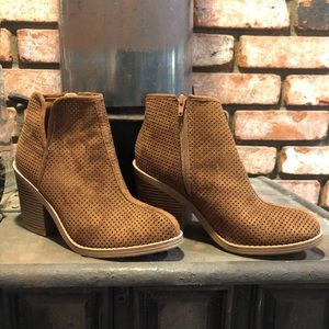 Soda Booties Women’s size 8 Brown Short Heel